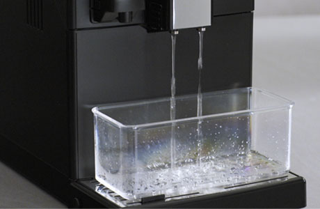 Pod hubičku pro horkou vodu&nbsp;/ p&aacute;ru um&iacute;stěte &scaron;&aacute;lek