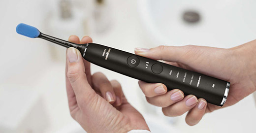 Svěž&iacute; dech d&iacute;ky použ&iacute;v&aacute;n&iacute; elektrick&eacute;ho zubn&iacute;ho kart&aacute;čku Philips Sonicare