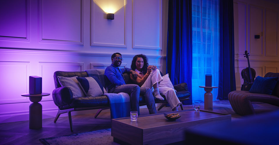 P&aacute;r si už&iacute;v&aacute; reproduktory Fidelio FS1 jako zadn&iacute; reproduktor