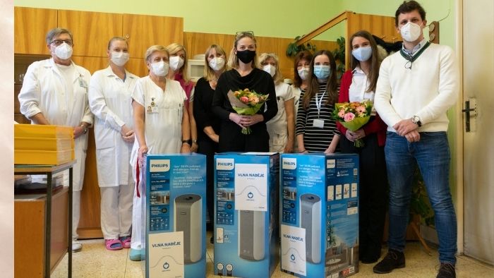 Nemocn&eacute; děti potřebuj&iacute; čist&yacute; vzduch. Zajist&iacute; jim ho Kapka naděje se společnost&iacute; Philips