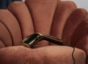 Ručn&iacute; napařovač osvěž&iacute; čalouněn&yacute; n&aacute;bytek