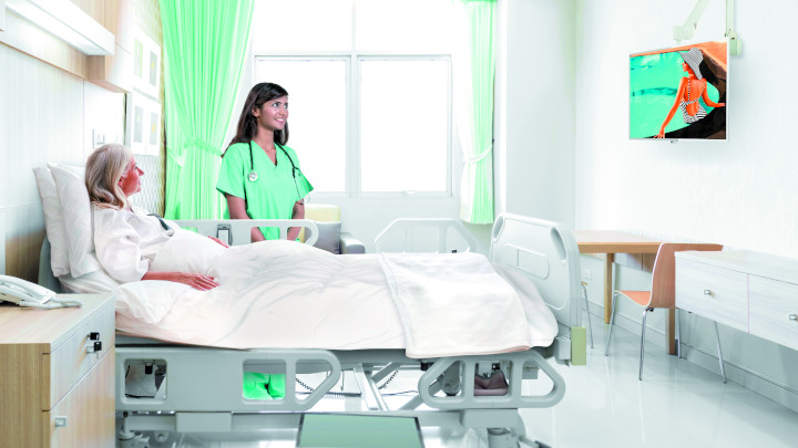 Televizor v&nbsp;nemocničn&iacute;m pokoji