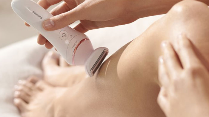Philips Epilator Series 8000 | T&yacute;dny sat&eacute;nově hebk&eacute; pokožky