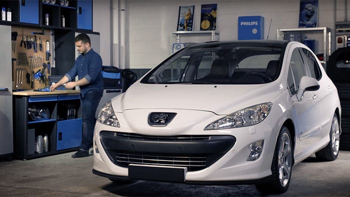 V&yacute;měna ž&aacute;rovek ve světlometech vozidla Peugeot&nbsp;308